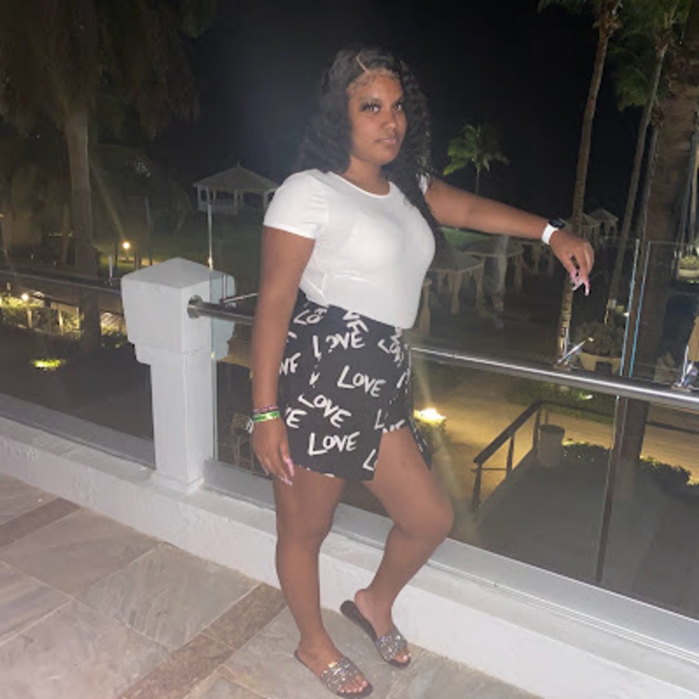 Meet your Posher, Kayla
